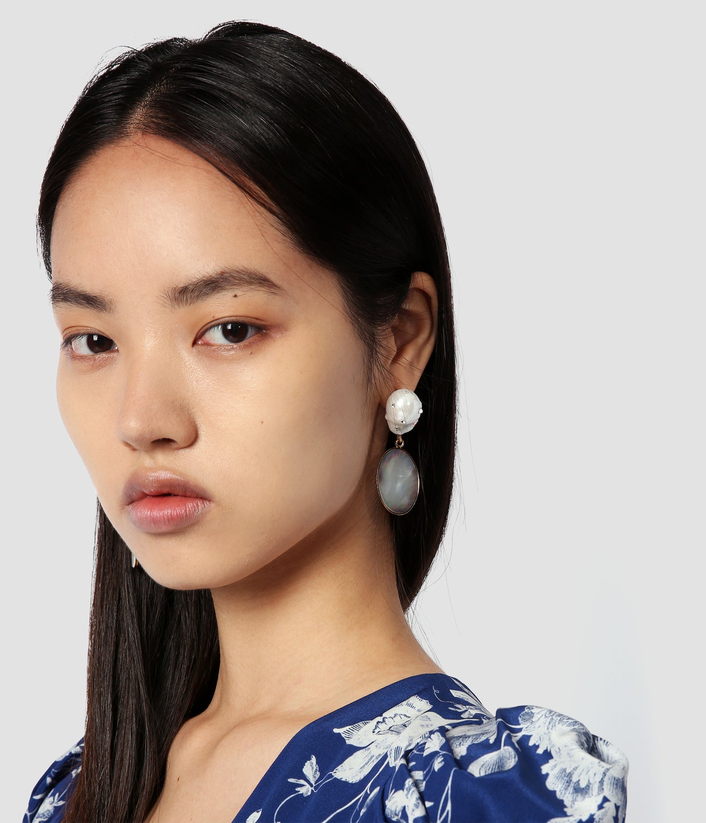 Asmmetric Pearl And Mother Of Pearl Earring
