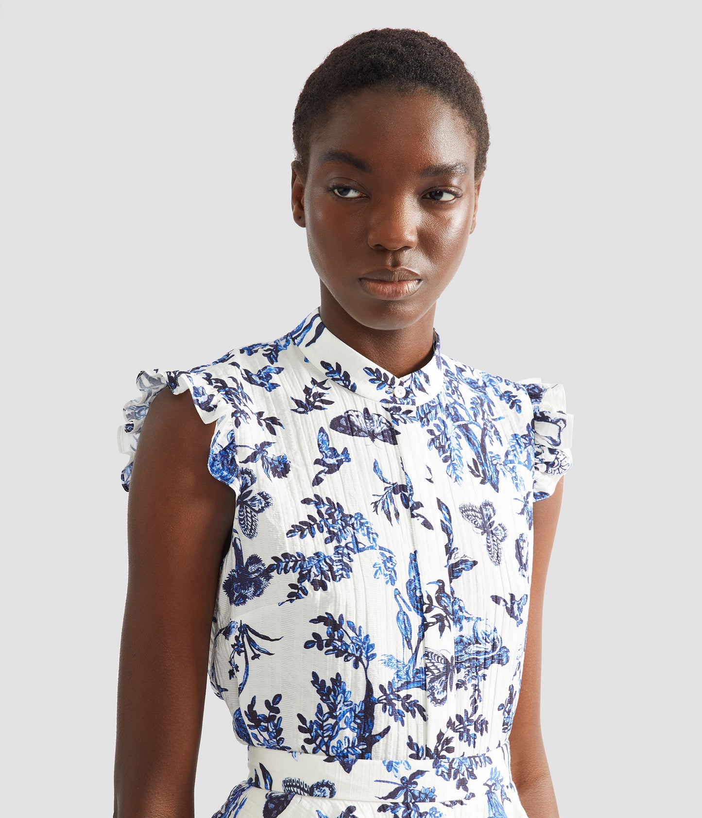 Crinkled Jacquard Sleeveless Shirt